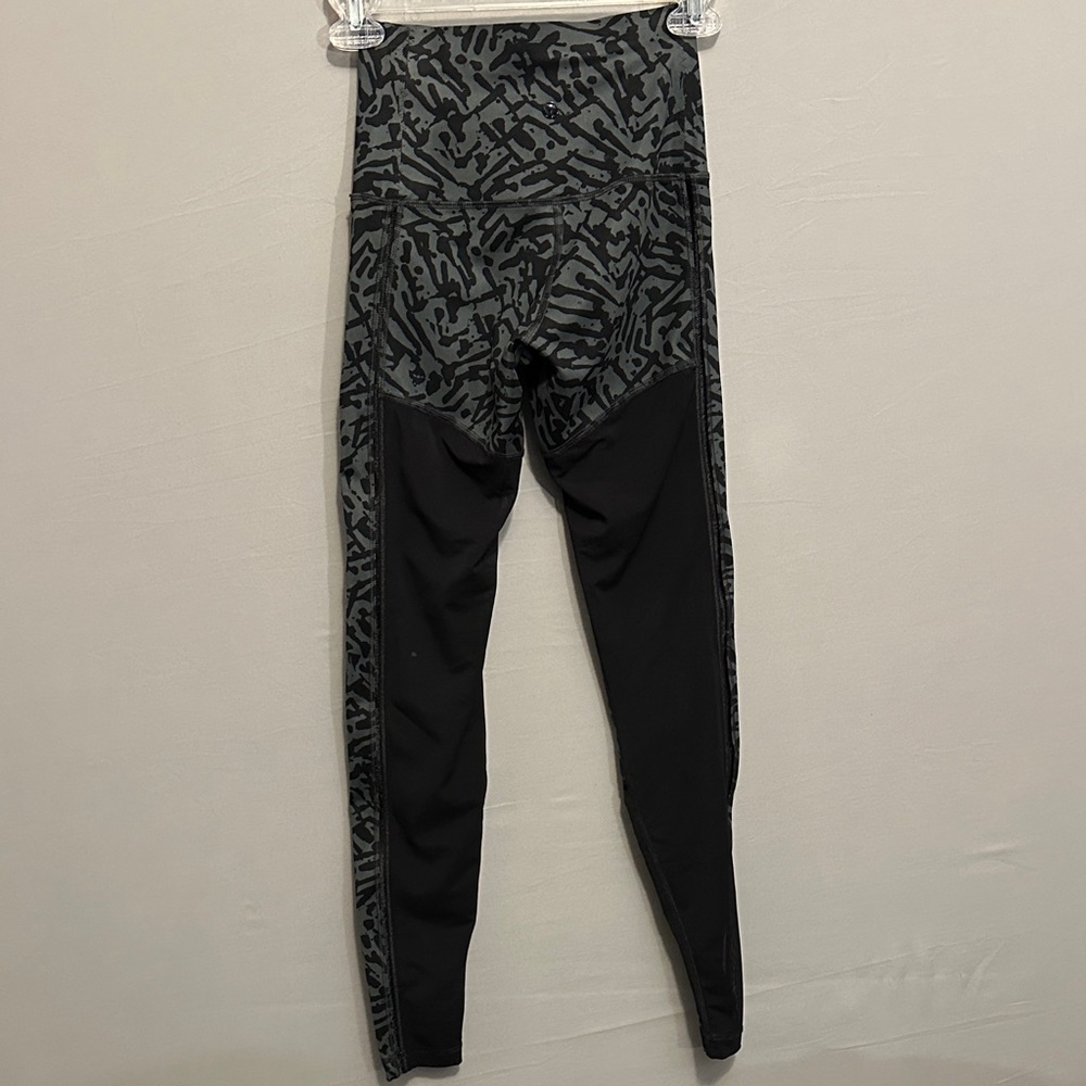 Lululemon Athletica Black and Gray Camouflage Leggings - Picture 5 of 7